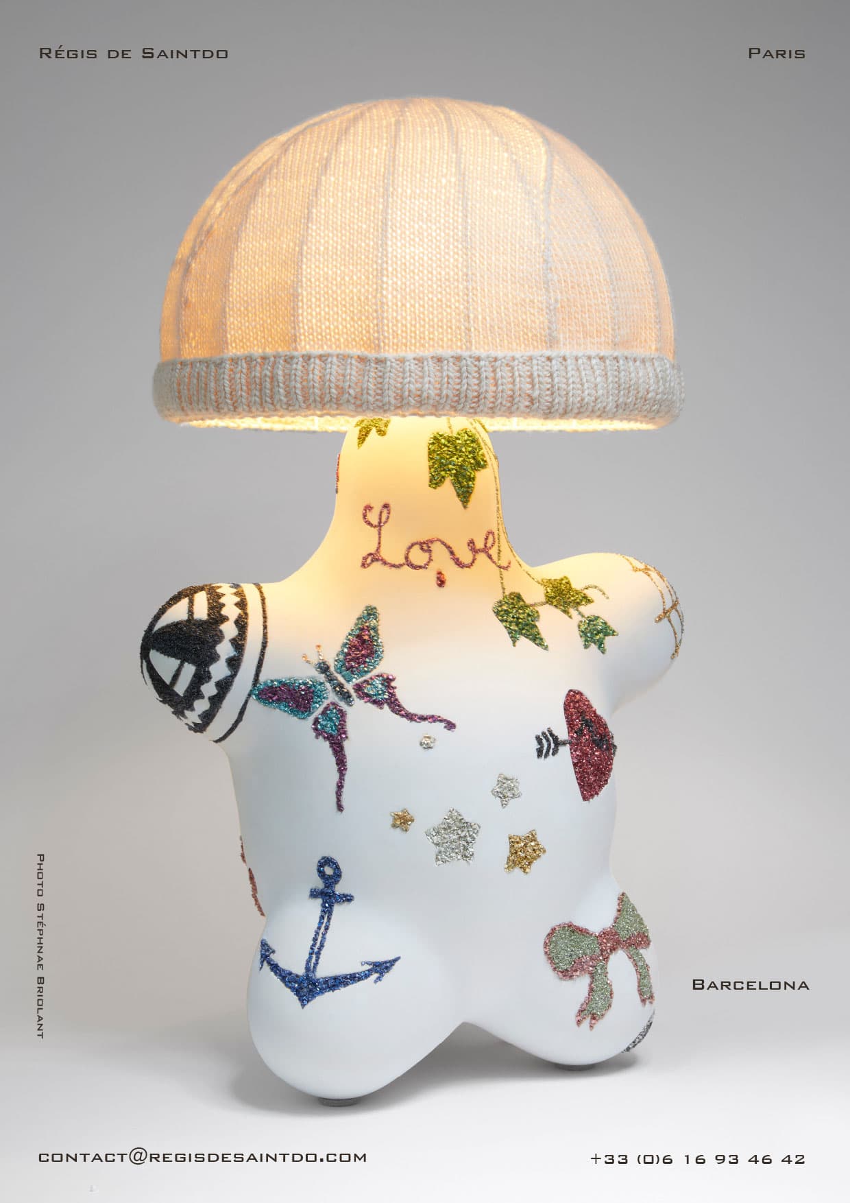 Lampe Barcelona — céramique, verre de couleur, abat-jour de laine