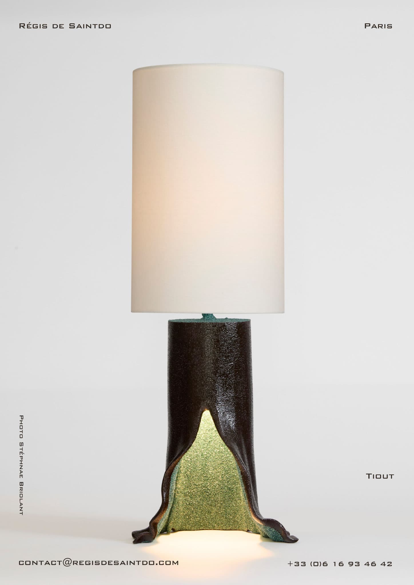 Lampe Tiout — céramique chamottée, émaux à froid, éclats de verre