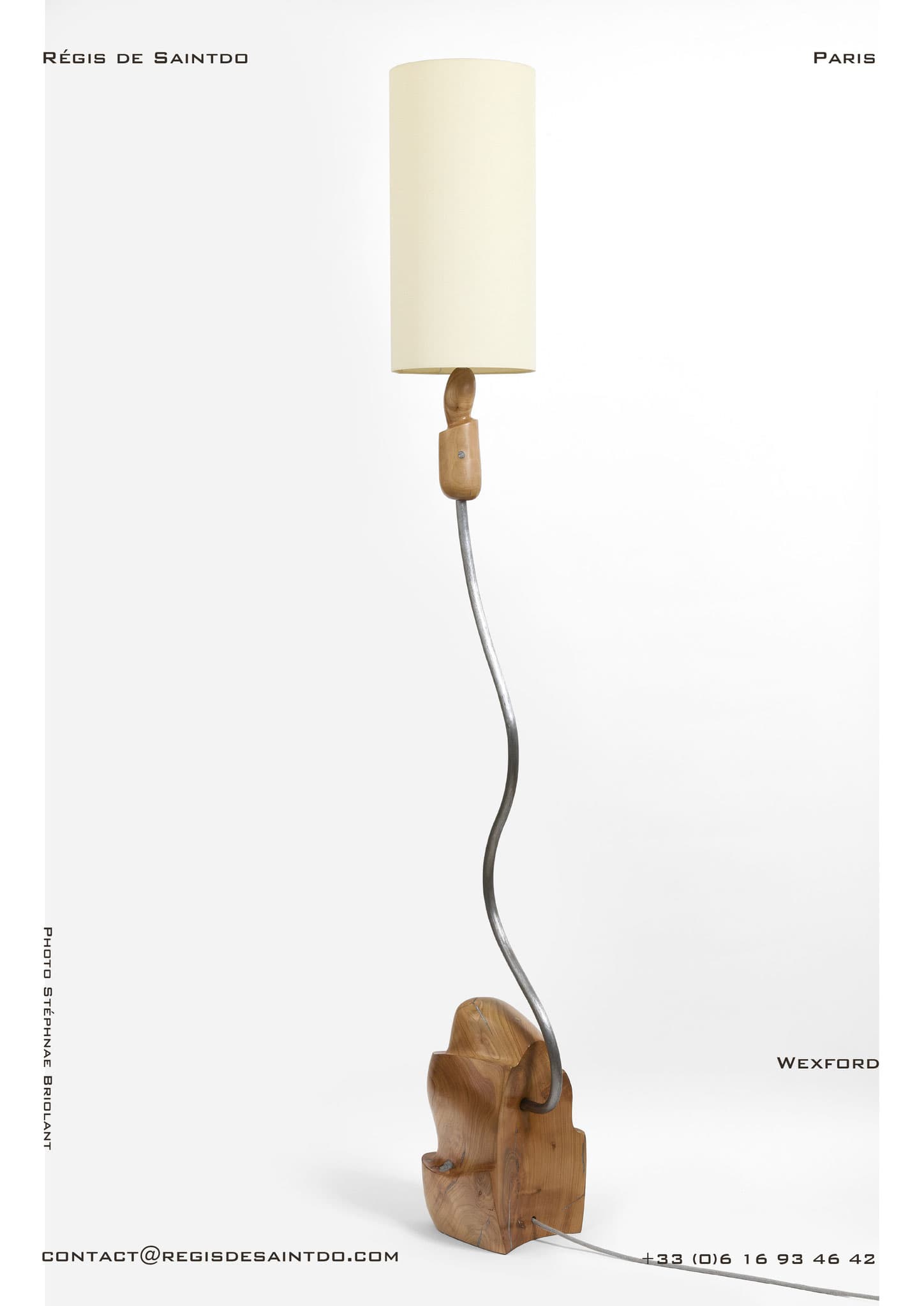 Lampadaire Wexford — bois de cerisier, résine métal, fer forgé
