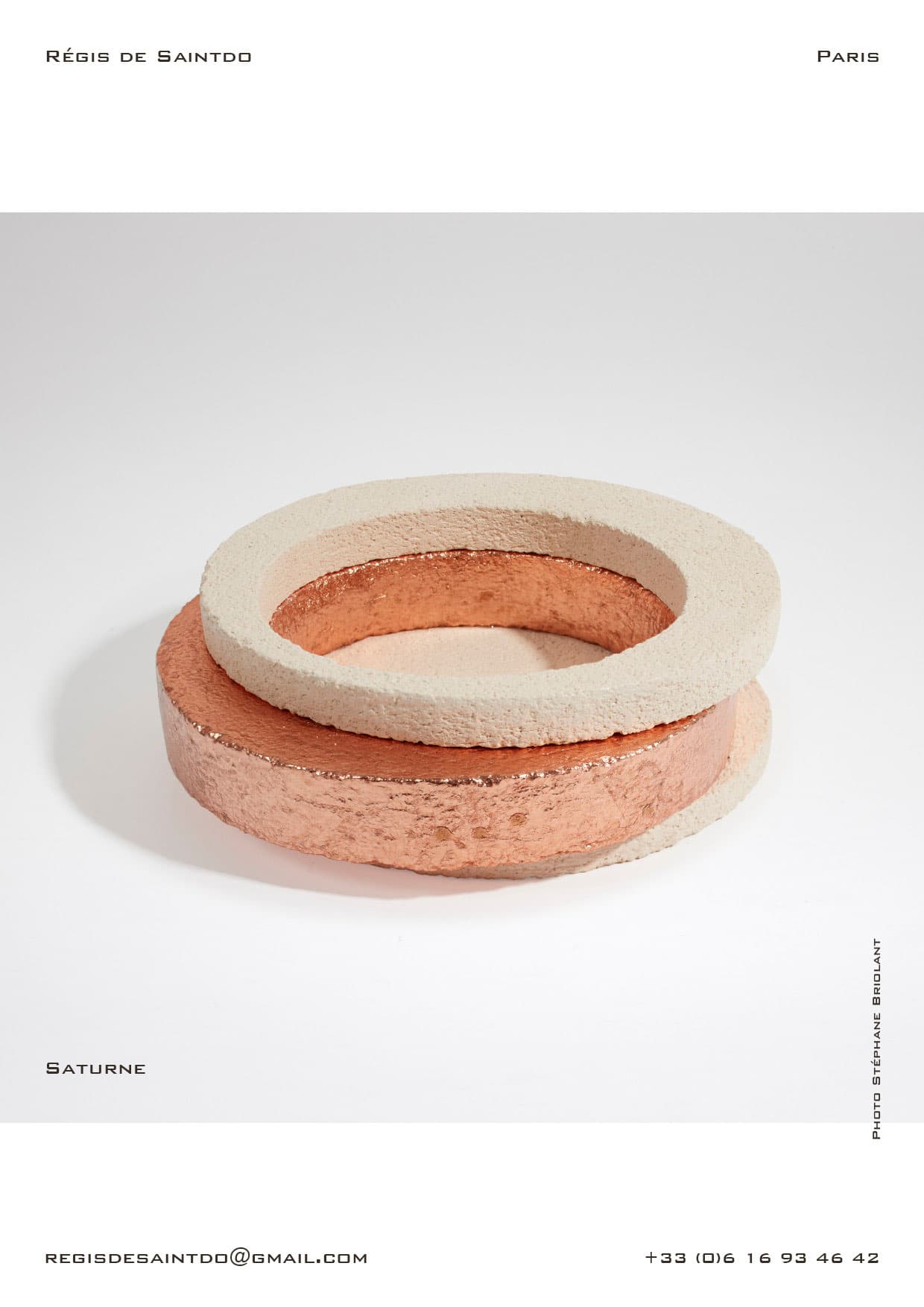 Vide-poche Saturne — céramique blanche brute, feuille de cuivre